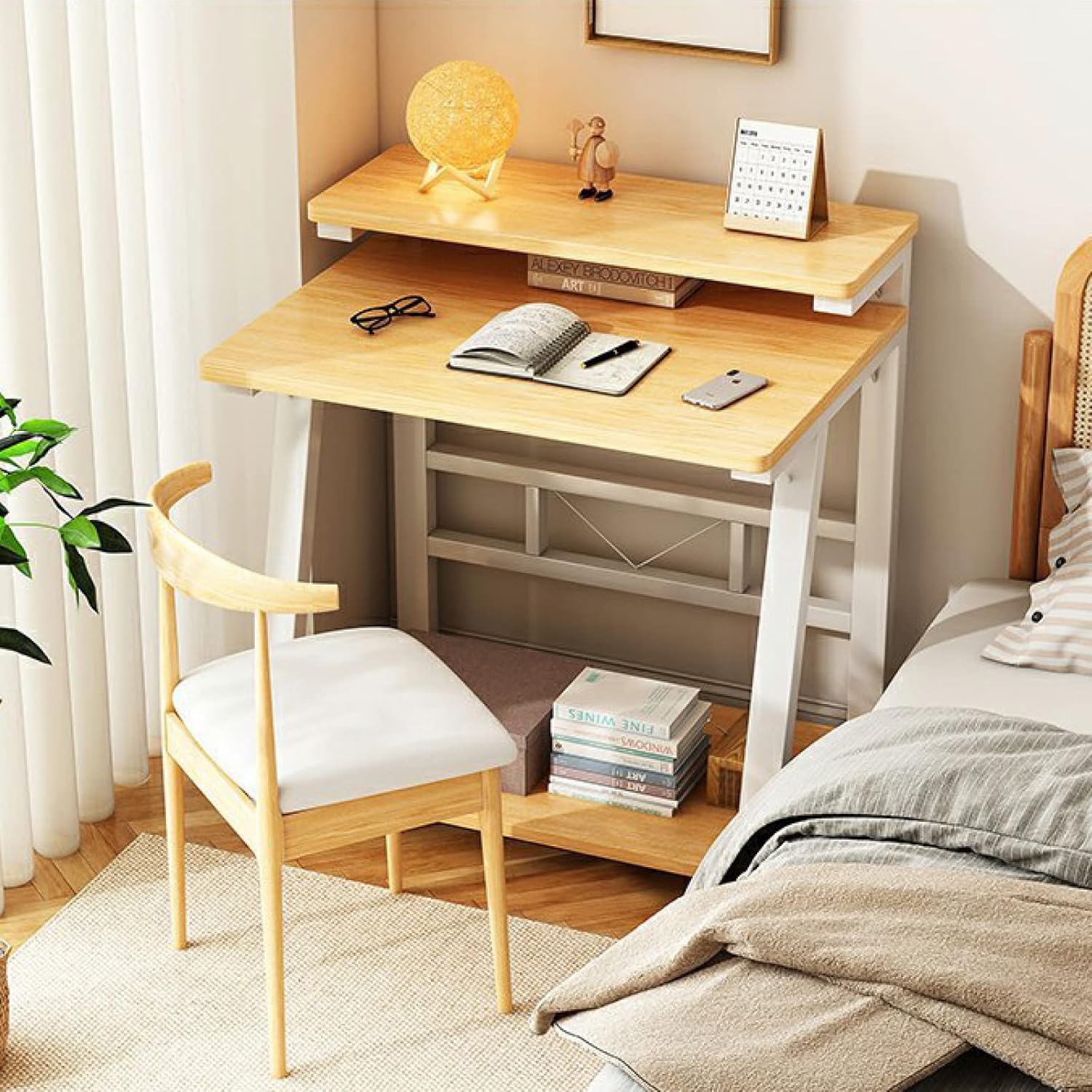 モニタースタンドと収納棚付きの小さなオーク材のコンピューターデスク